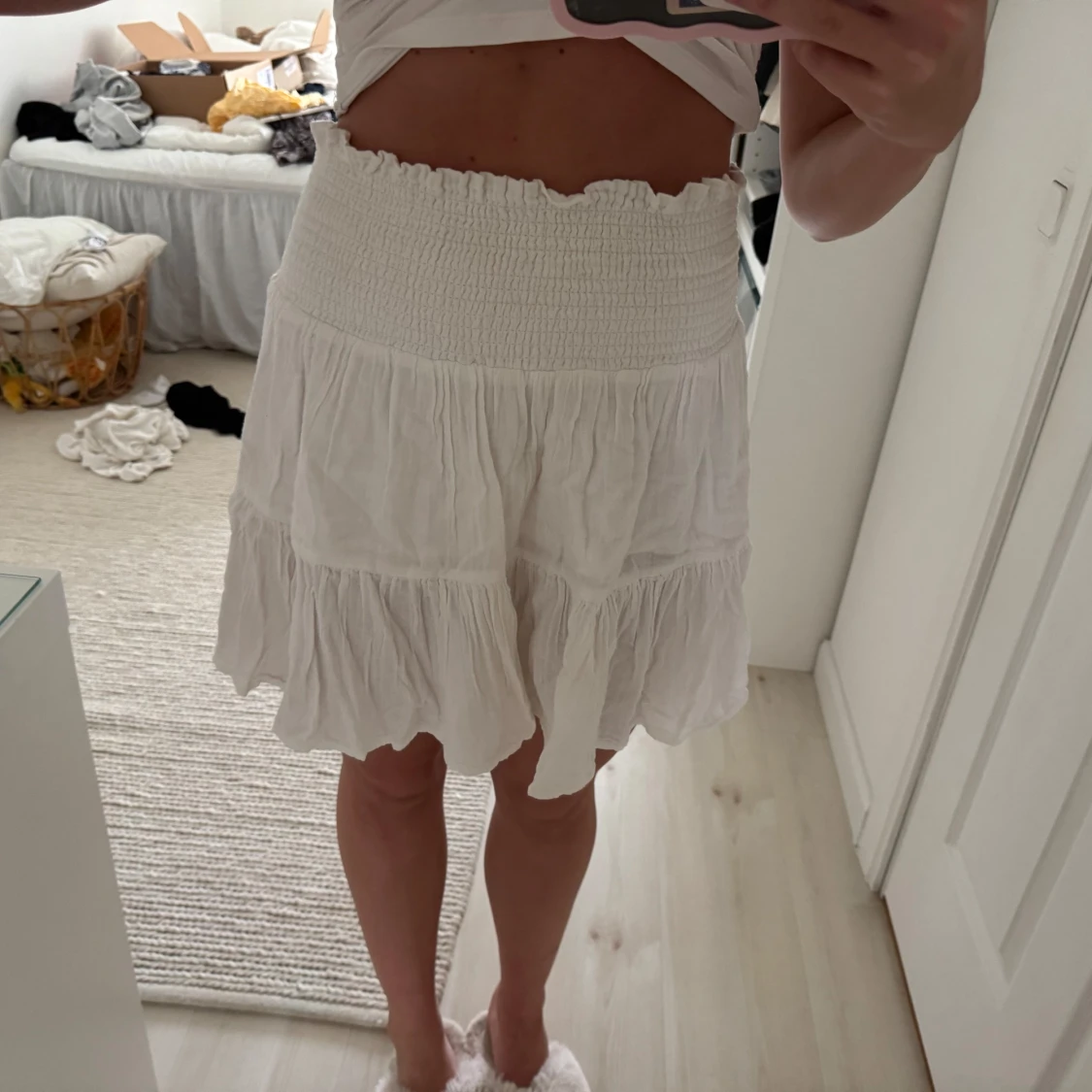 Vit volangkjol med smock - 3