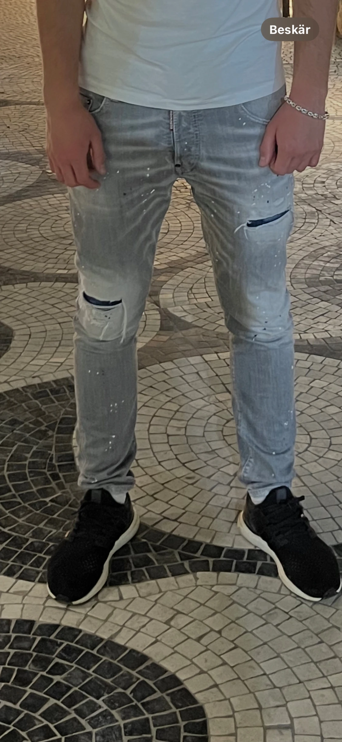 Grå dsquared2 jeans från Urban Modern  - 1