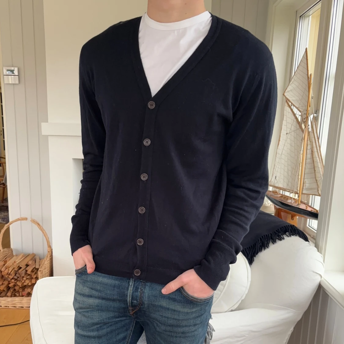 Svart cardigan med knappar från Harrods