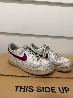 Nike - skor - Nike - skor  Strl 42,5  Använt, cond 7/10 Nypris 1.399:-  Mitt pris 200:-