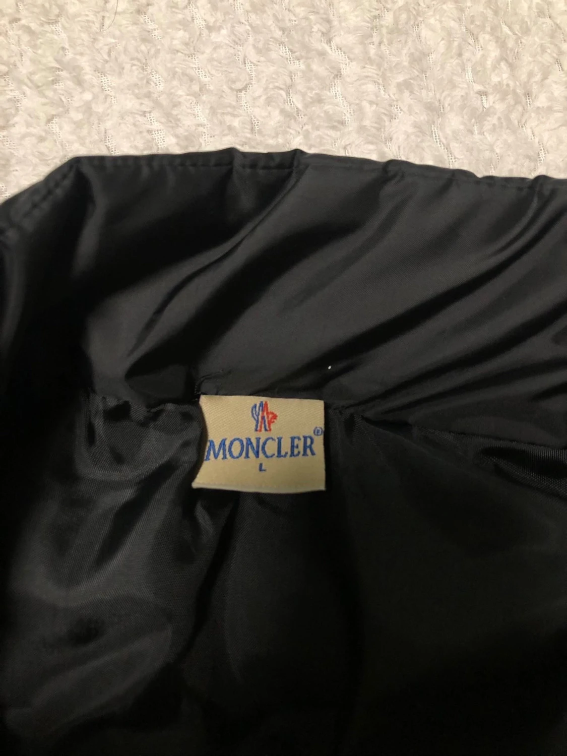 Svart Moncler pufferväst strl L - 2