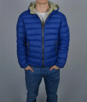 Colmar Jacka - Riktigt schysst Blå Colmarjacka i storlek 50 (M), jackan är i mycket bra skick. Perfekt till vintern🤩 Vid frågor eller funderingar är det bara att höra av sig!