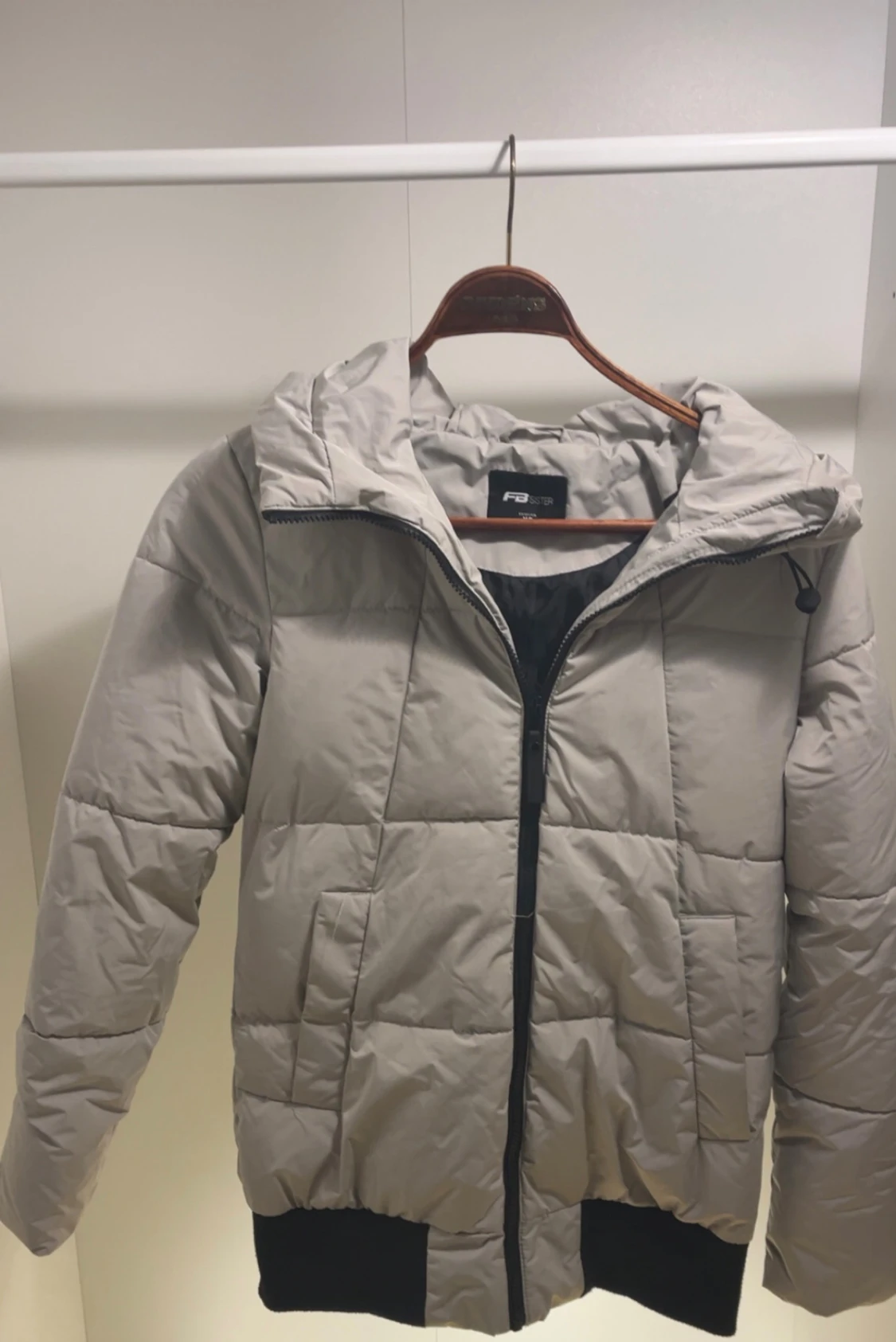 Beige puffjacka från FB Sister – storlek XS 