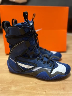 Nike hyperko 2 - Sprillans nya Nike hyperko 2 navy blue. Jag beställde de från geezers i England. Säljer de för de var för små för mig. Kvitto finns