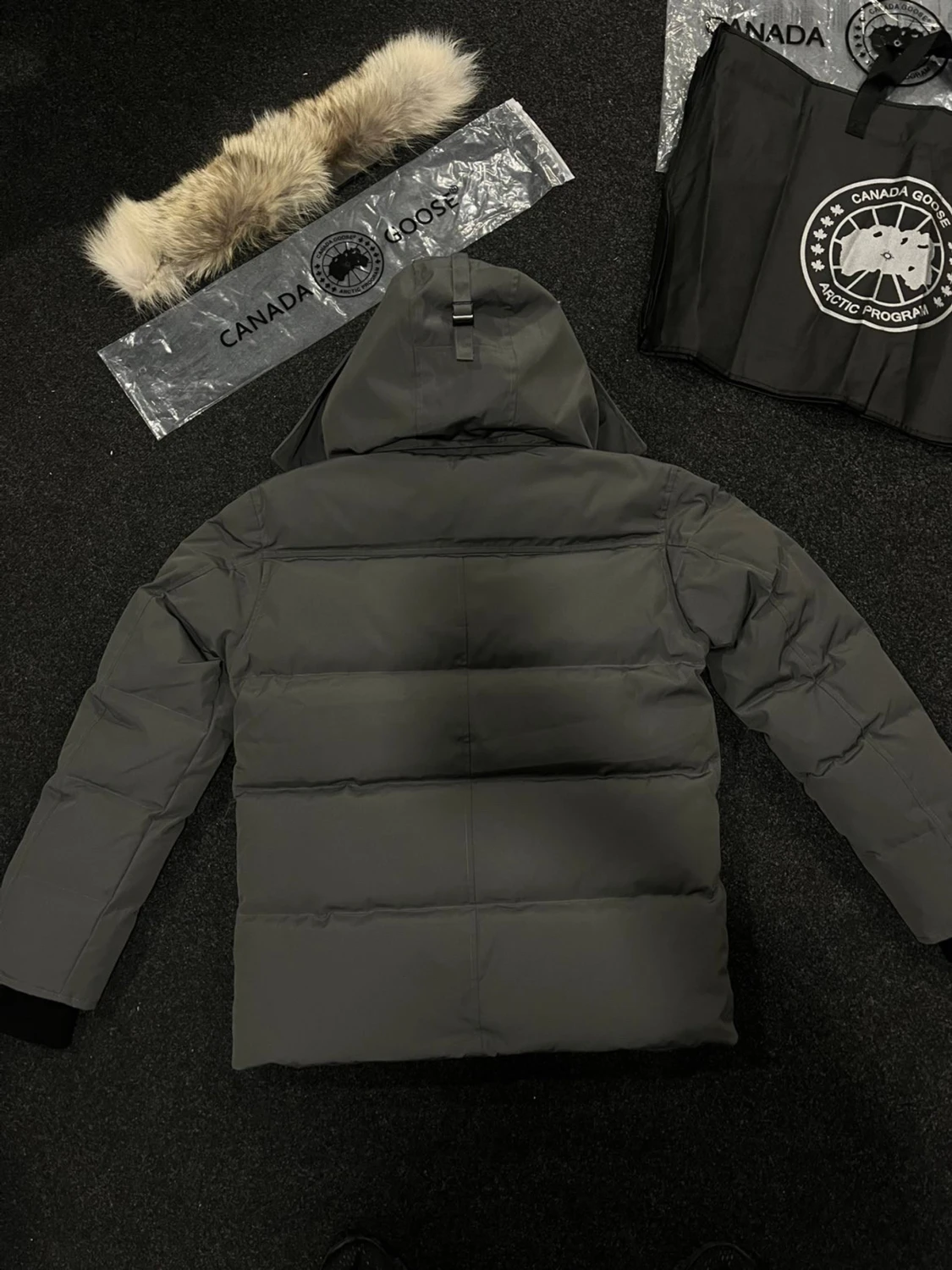 Mörkgrå Canada Goose dunjacka - 3