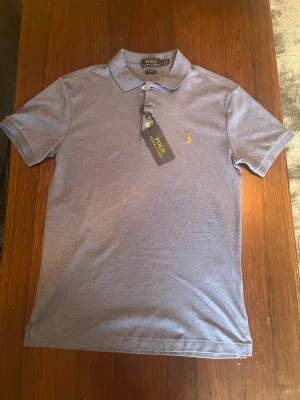 Polo Ralph lauren piké - Ny polo Ralph lauren slim fit piké köpt på magasin. Fick den i present men satt tajt. Tags medföljer