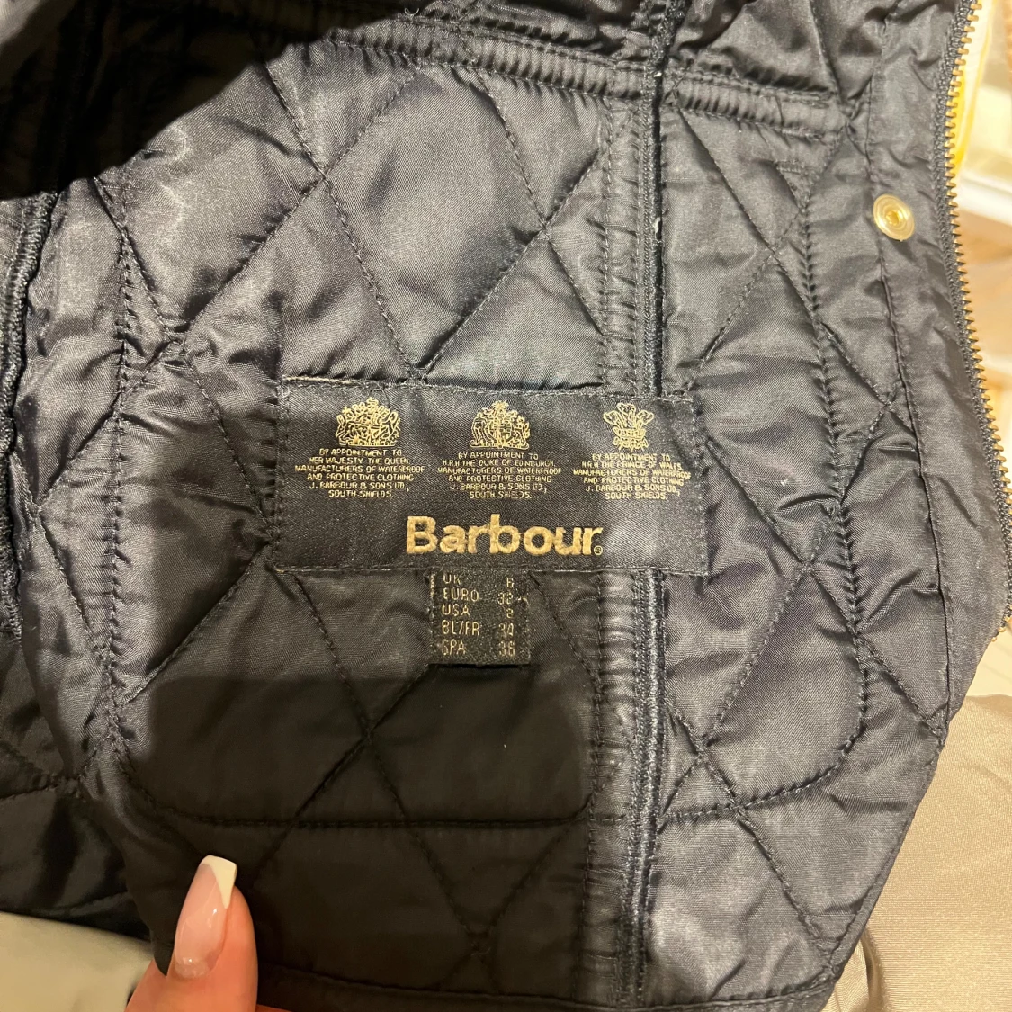 Svart quiltad jacka från Barbour - 3