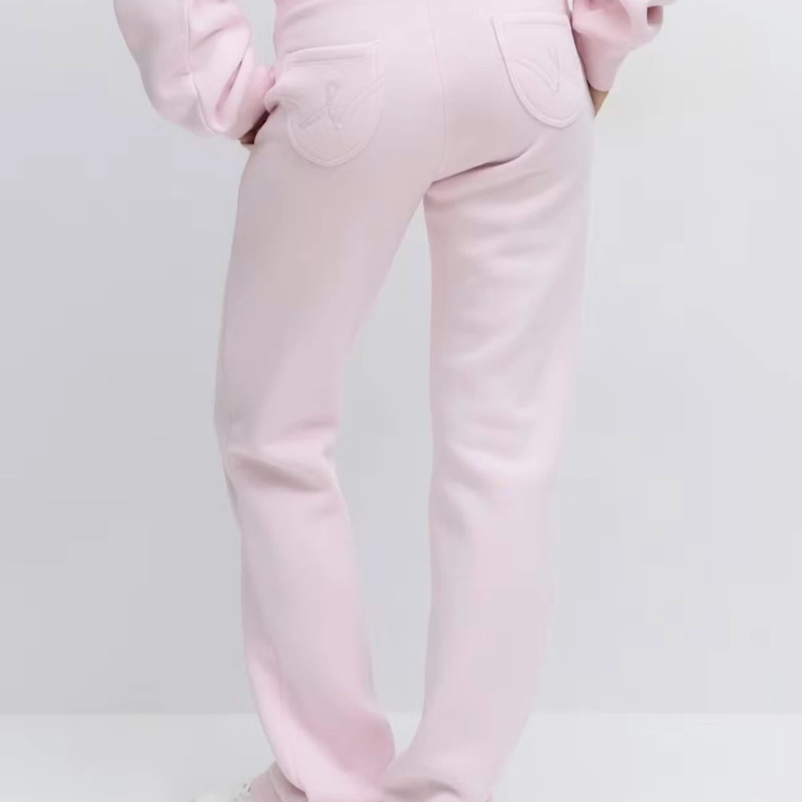 Ljusrosa mjukisbyxor från Gina Tricot - 1