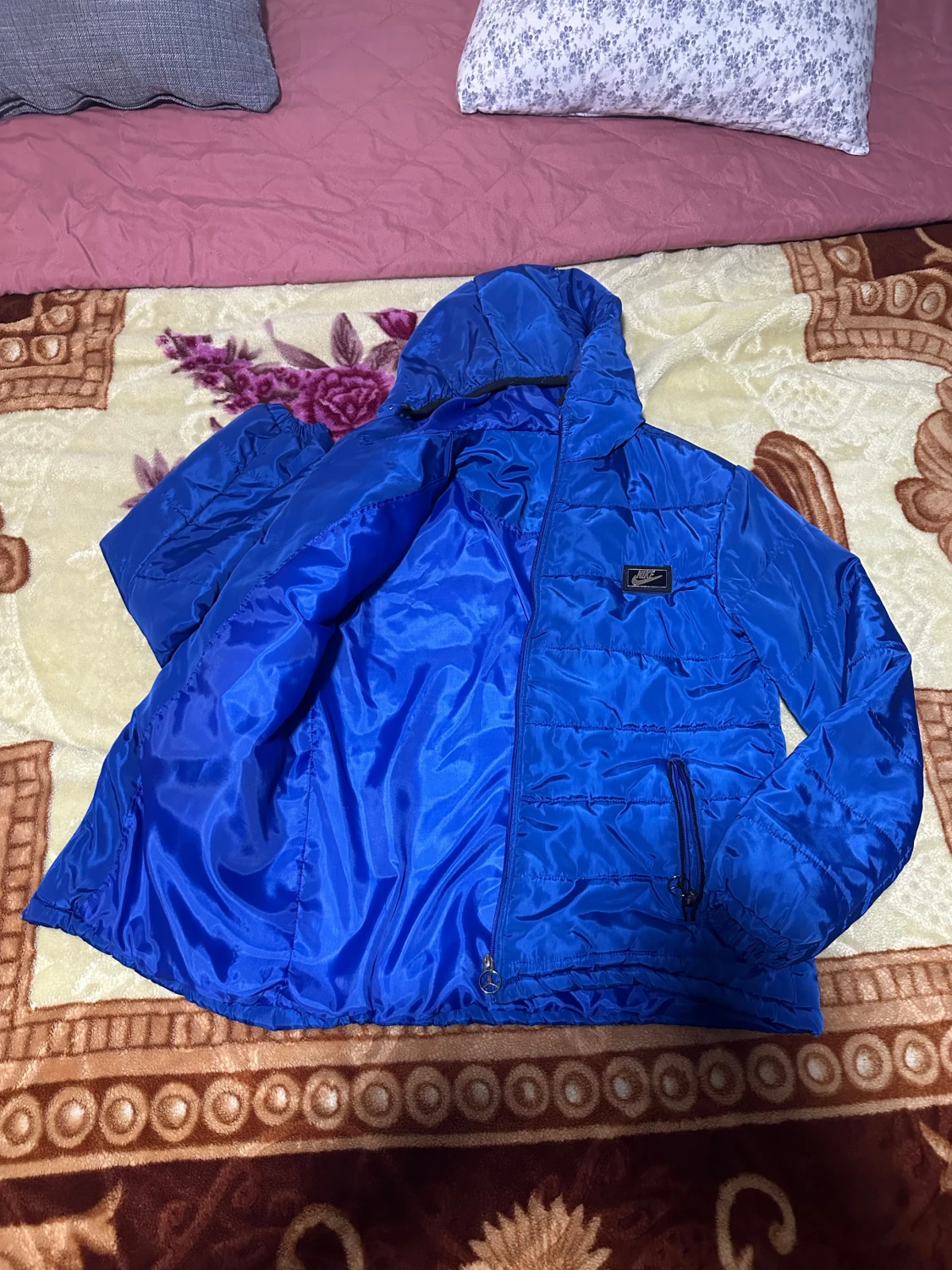 Blå pufferjacka från Nike med huva - 1