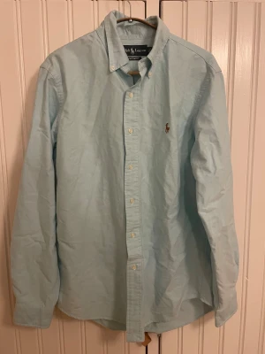 Ralph Lauren skjorta - Jättefin Ralph lauren skjorta. Aldrig använd bara testad, nysckick. Inga defekter alls som ny