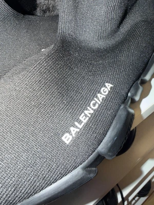 Skor  - Säljer mina   balensiaga som jag inte använder längre  OBS INTE ÄKTA SKOR 