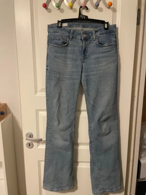 Ljusblå bootcut jeans från Zara - Snygga ljusblå jeans, bootcut-ben. 