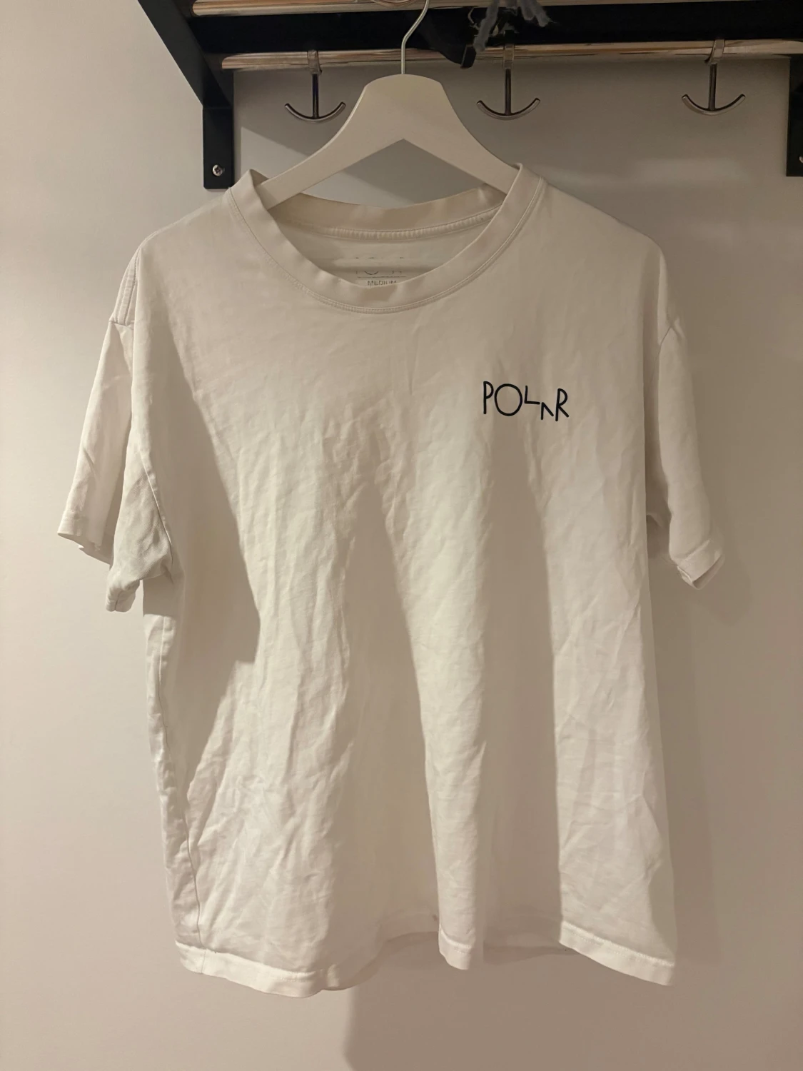 Vit t-shirt från Polar Skate Co M