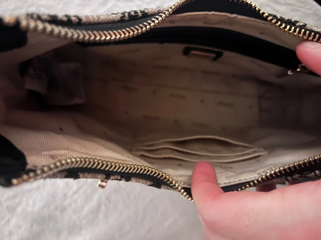 Guess handväska  - 3