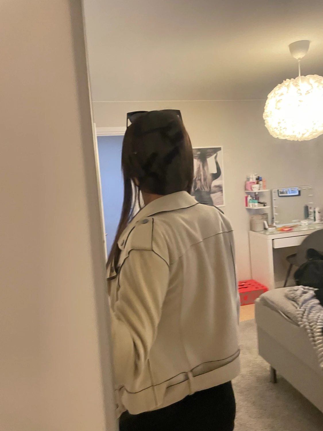 Beige skinnjacka med bälte - 1