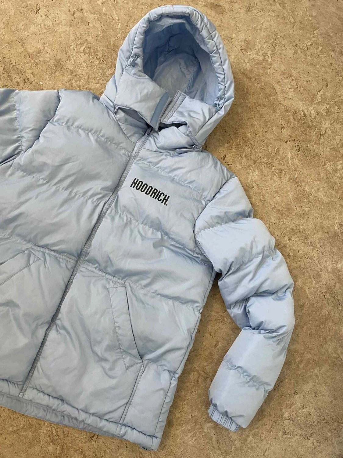 Ljusblå pufferjacka från Hoodrich - 2
