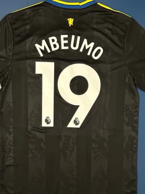Mbeumo Manchester United Fotbollströja  - Helt ny Mbeumo Manchester United Fotbollströja i storlek M