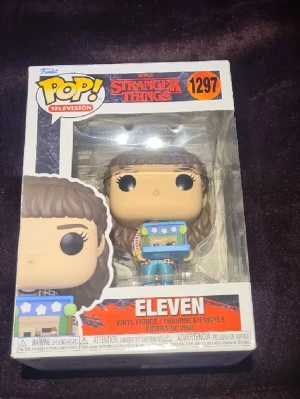 Eleven funko pop - Den har inga skador och alla grejer på bilden får du med!! Du står för frakten! Kom privat för mer frågor! 🩷🩷