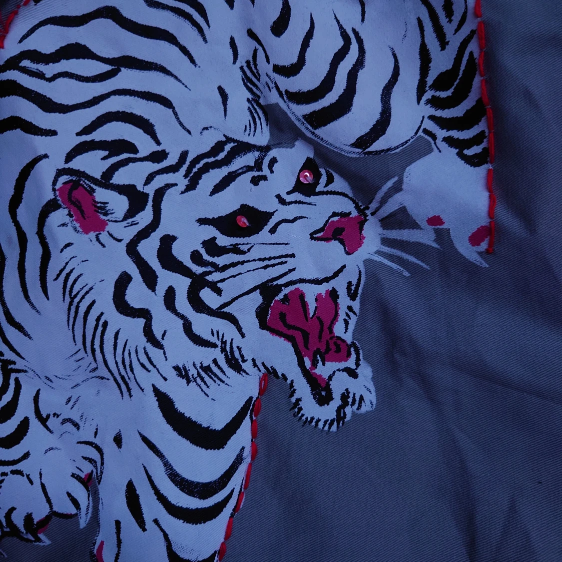 Tygväska med målat tigertryck - 1