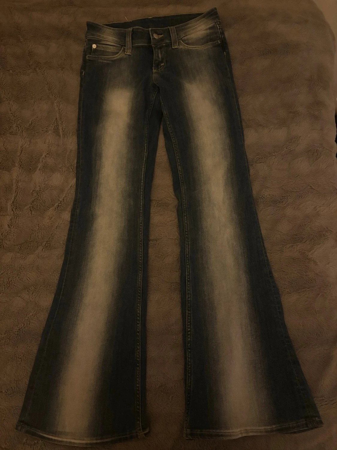 Bootcut jeans med ljus tvätt