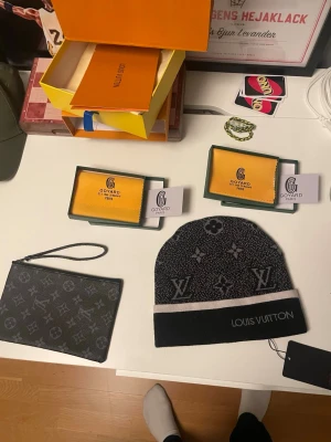 Reselling kit - Båda plånböckerna är sålda. Kan köpas styck