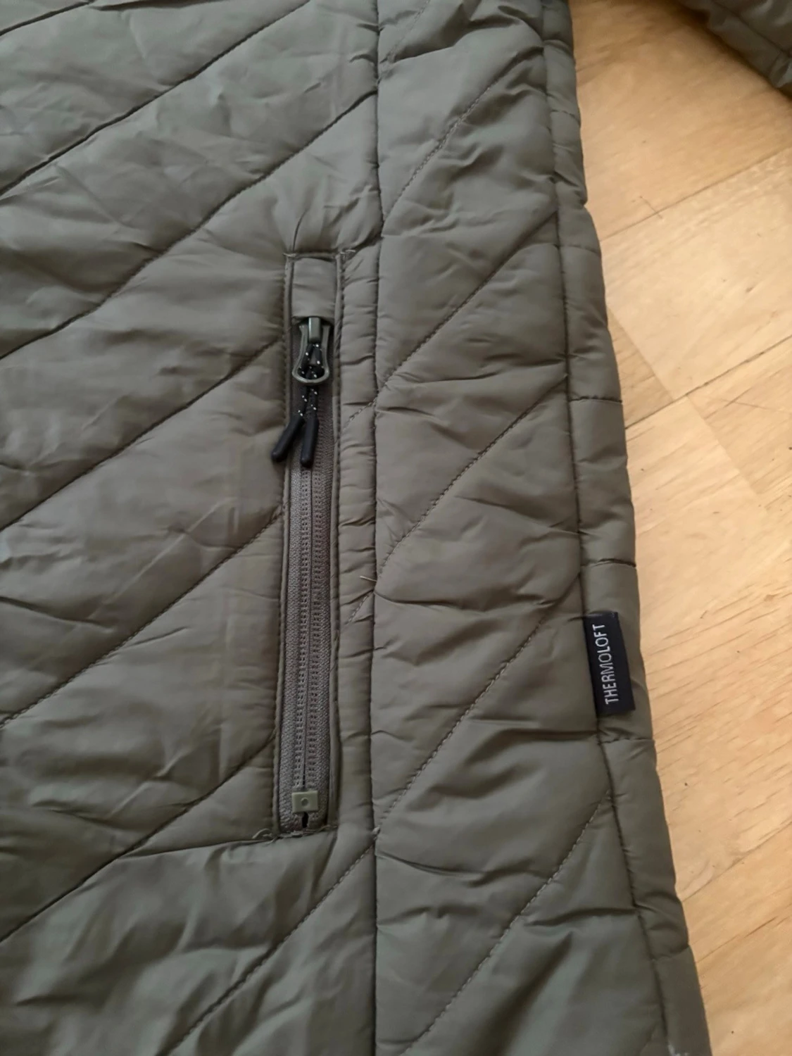 Olivgrön quiltad pufferjacka True North - 4