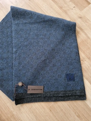 Halsduk  - Helt ny med tags, skriv vid intresse 