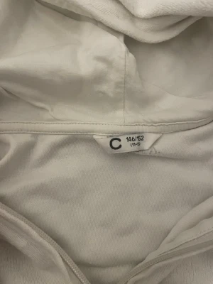 Vit tröja från Cubus  - En jättefin vit tröja från Cubus i storlek 146/152