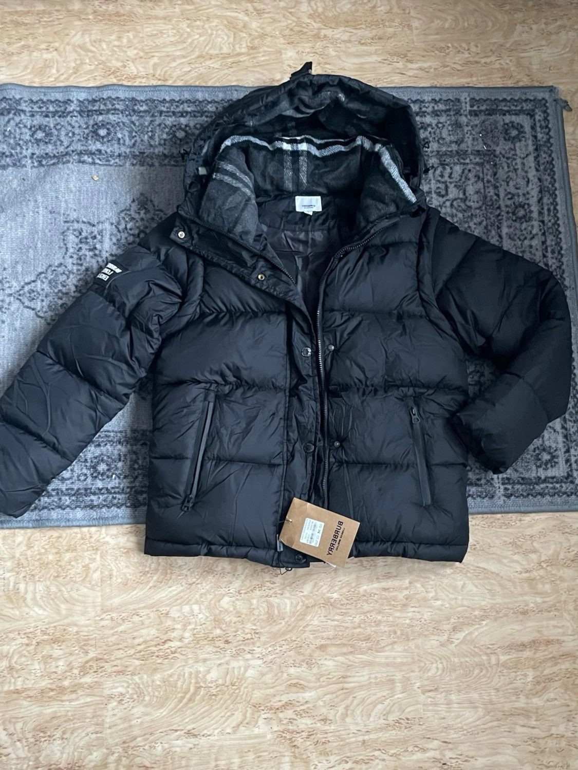 Svart pufferjacka från Burberry