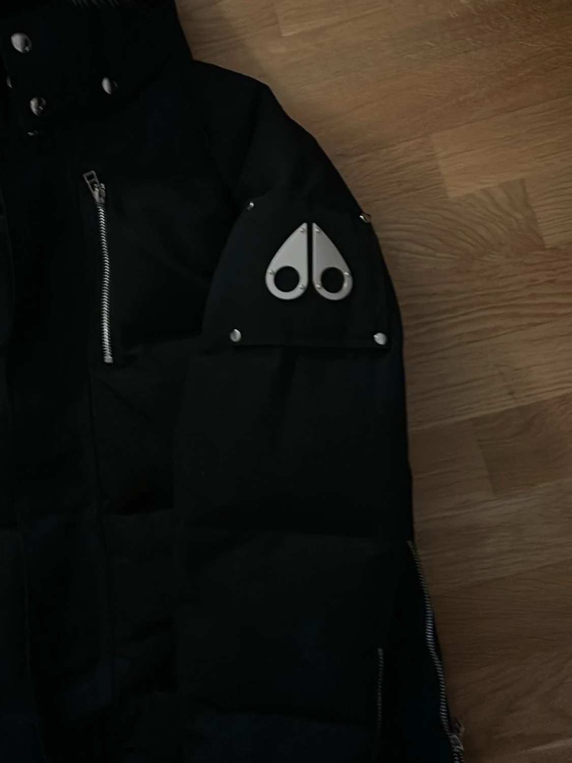 Svart Moose Knuckles pufferjacka med päls - 4