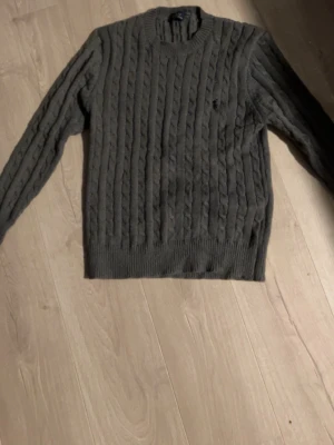 Polo Ralph Lauren stickad tröja - En fet stickad ralph lauren tröja/sweatshirt säljs för bra pris.