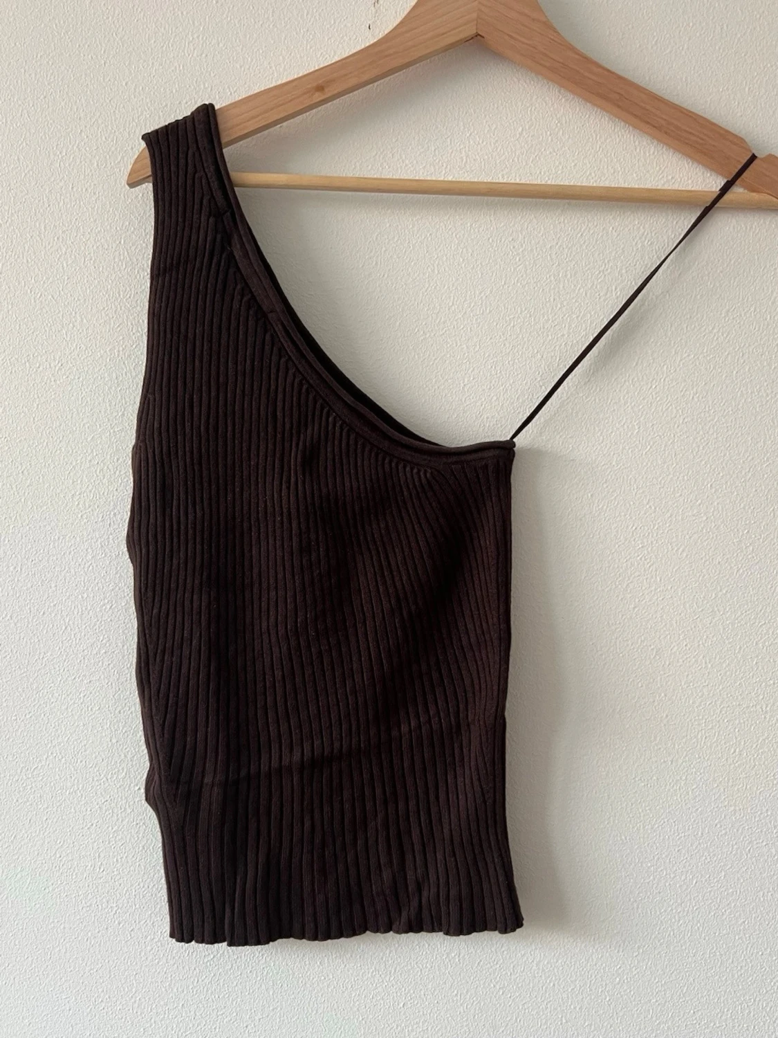 Brun oneshoulder topp från Bik Bok - 1