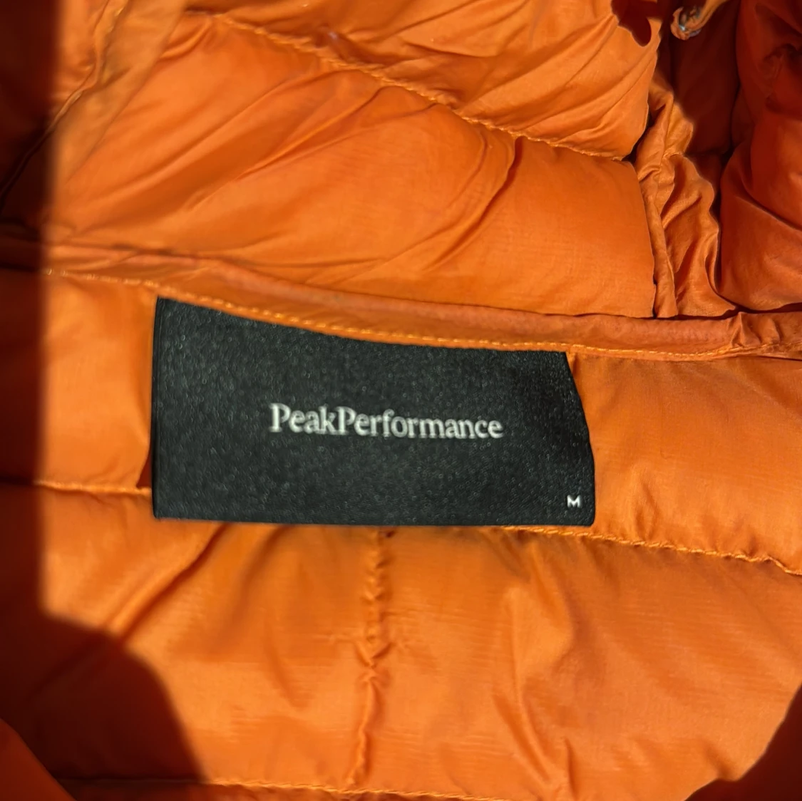 Orange dowliner hood från Peak Performance - 1