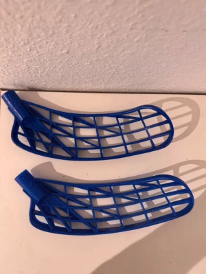 2 Pack Unilite Bright Blue PE - Två pack av Unilite Bright Blue i PE-plast till salu!  Kan köpas separat för 229 kr/st. :)  De har använts i några träningar, så de är nervikshooken.