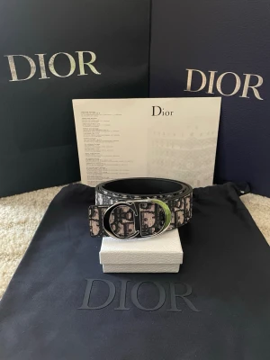 CD-Monogram Bälte - Tillkommer ej med box osv. Helt ny skick 