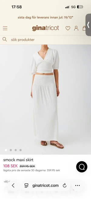 Vit smockad maxikjol från Gina Tricot - Vit maxikjol från Gina Tricot, oanvänd + oöppnad förpackning. Köpte fel storlek glömde returnera. Slutsåld i butik. Köpte för 359kr. Priset kan diskutera.