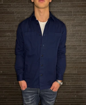 Overshirt - Strl - M | Skick - 10/10 | Nypris - ca 1200kr | Vid minsta fundering är det bara att skriva🙌