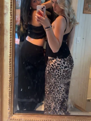 Zara långkjol  - Säljer min skitsnygga kjol från Zara då den inte kommit till användning som ja hoppats på💕💕