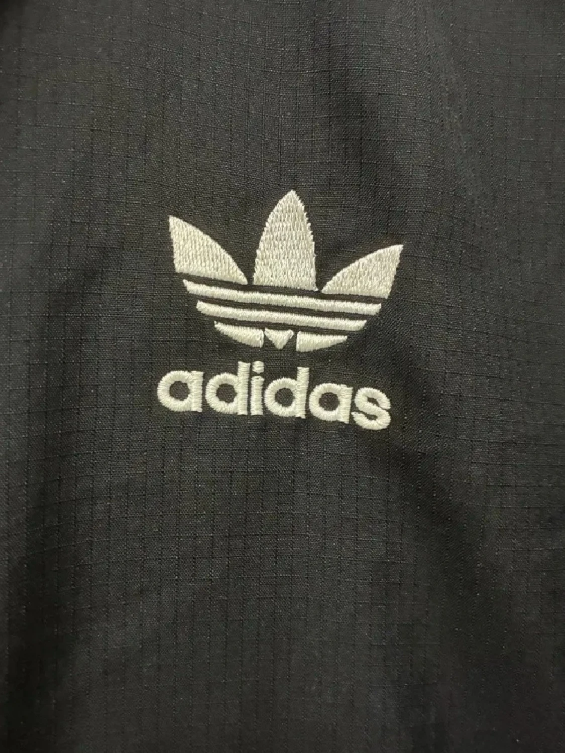 Svart Adidas vindjacka med vita ränder - 4