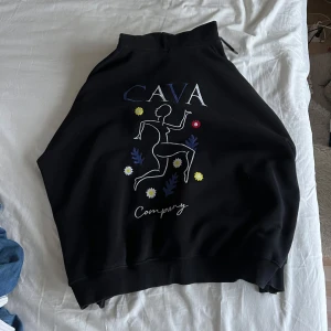 Cavacompany - Cavacompany hoodie i nyskick storlek M