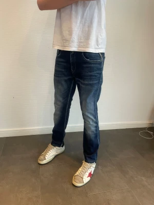 Replay ANBASS jeans  - Replay jeans herr| pris:599kr| storlek: W31 L32| skick:9,8/10| hör av dig vid minsta lilla fundering eller fråga|