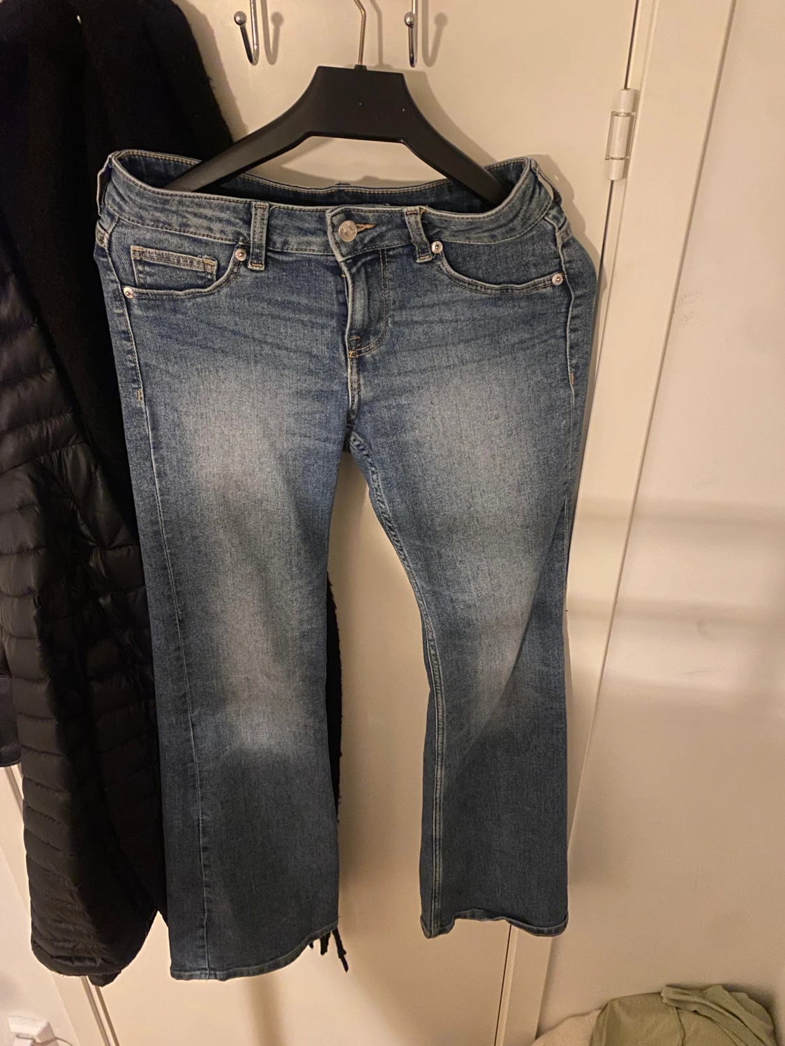 Blå bootcut jeans med låg midja - 1