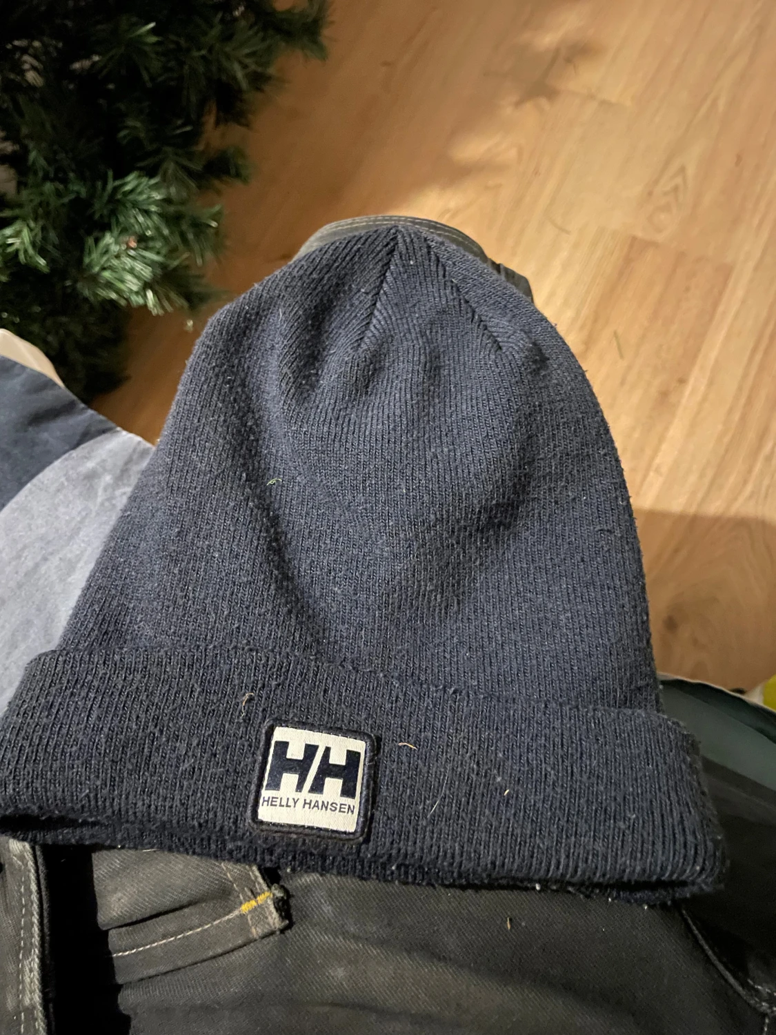 Mörkblå Helly Hansen mössa