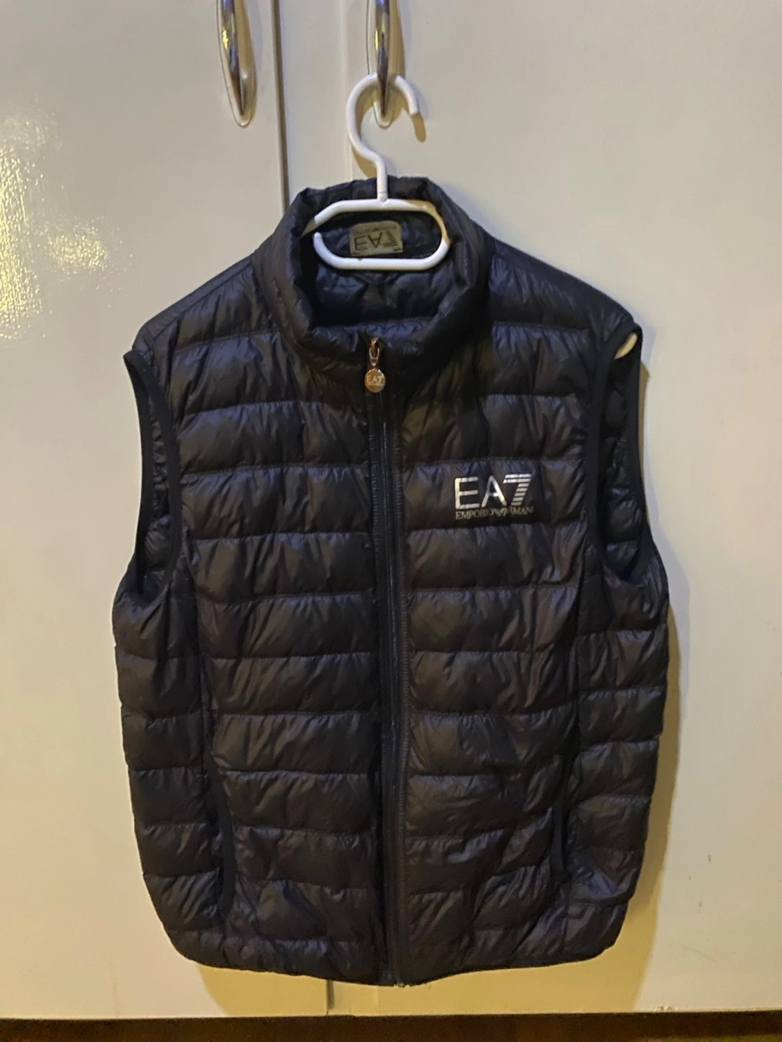 Svart dunväst från EA7 Emporio Armani