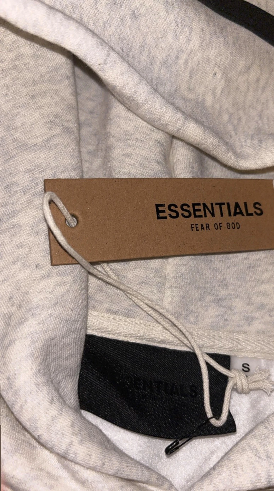 Grå Essentials hoodie - 2