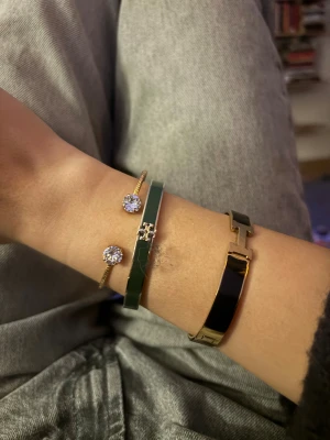 Carolina svedblom armband - Säljer nu mitt fina äkta Carolina svedbom armband som är i super fint skick! Skriv för fler bilder 
