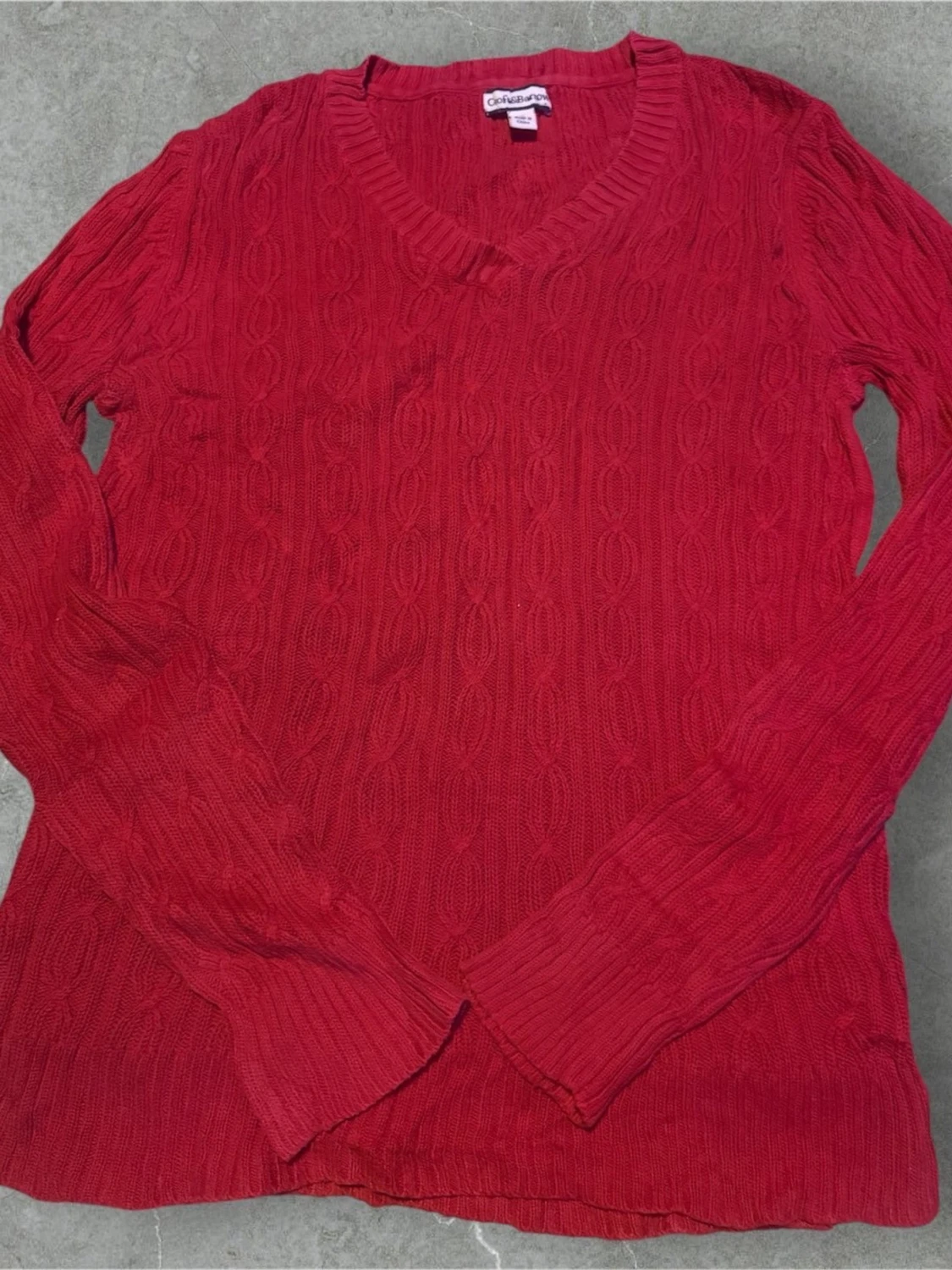Röd stickad v-ringad tröja från Croft & Barrow