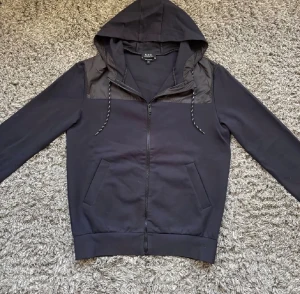 A.P.C Rue Madame cardigan  - Säljer nu denna as feta cardiganen från A.P.C i storlek S, jackan är i nytt skick. Först till kvarn! Har av er vid minsta fundering!😃