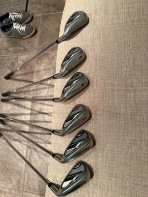 Järnset p-5a callaway. Använda en säsong - Säljer mitt callaway maverrick järnset p-5a då jag ska flytta utomlands och tyvärr inte får med mig golfklubborna. Klubborna är använda en säsong.