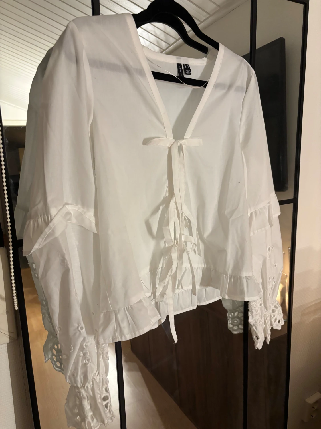 Blus med knytning från Vero Moda - 1